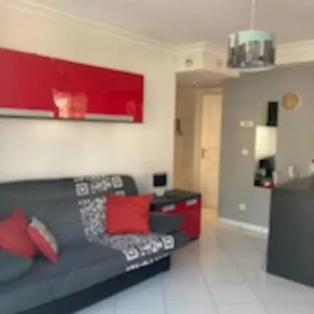 Antibes Les Pins In A Very Nice And Modern Residence * Antibes