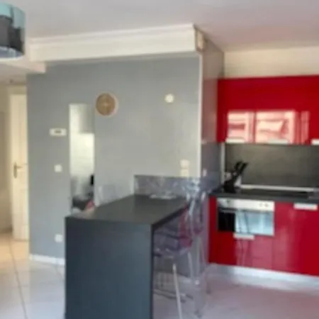 Antibes Les Pins In A Very Nice And Modern Residence Apartman